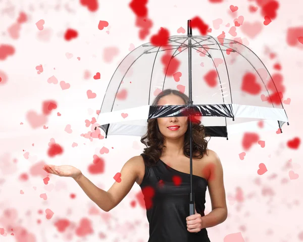 Vacker kvinna under paraply med kronblad runt henne — Stockfoto