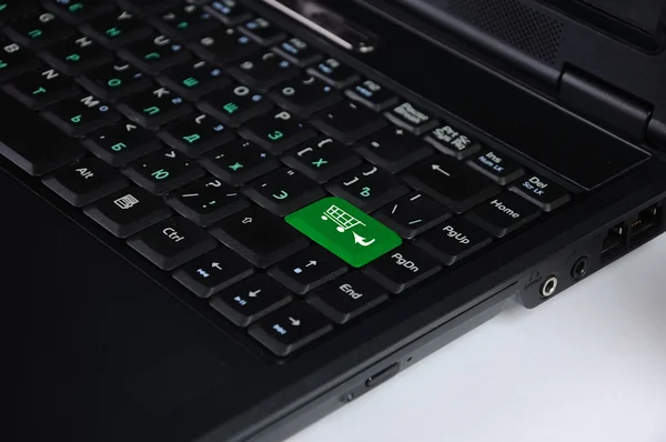 Tastiera per computer con simbolo dello shopping on-line — Foto Stock