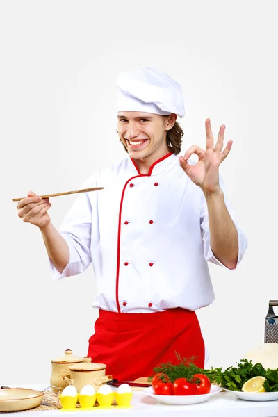 Retrato de un joven cocinero en uniforme Imágenes de stock libres de derechos