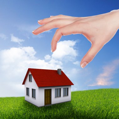 ev ve mavi gökyüzü karşı insan eli
