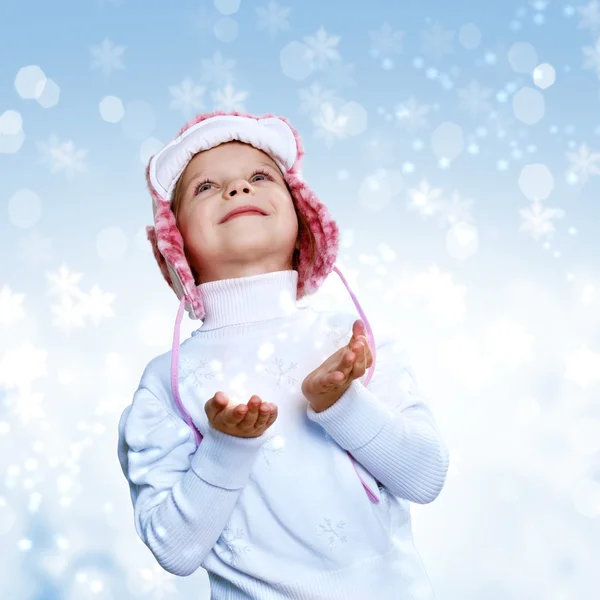 Retrato de niño pequeño en ropa de invierno — Foto de Stock