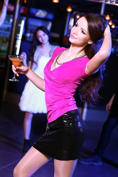 Fiatal nő, szórakozás, disco szórakozóhely — Stock Fotó