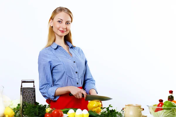 Nő főzés friss étel otthon — Stock Fotó