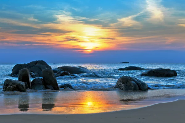 Захід сонця над морем Ліцензійні Стокові Фото