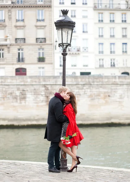 Χρονολόγηση ζευγάρι στο Παρίσι — Φωτογραφία Αρχείου