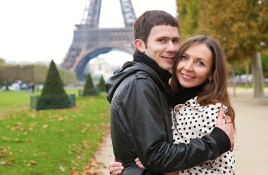 Romantik Çift Paris, Eyfel Kulesi yakınındaki