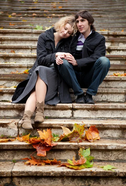 Incontri coppia in autunno — Foto Stock