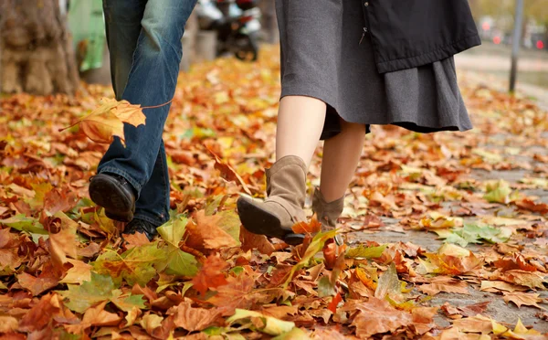 Dating couple at fall — Stock Photo, Image