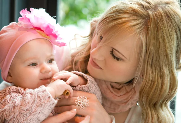 Beautiful young mother with her baby daughter — Stock Photo, Image