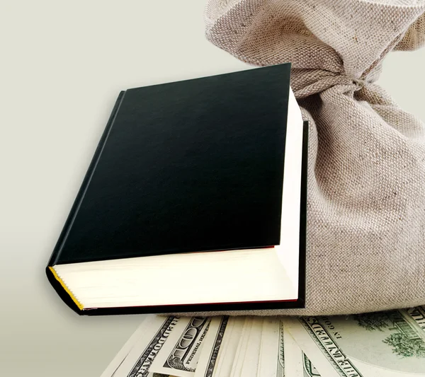 Černá kniha a dolary. — Stock fotografie