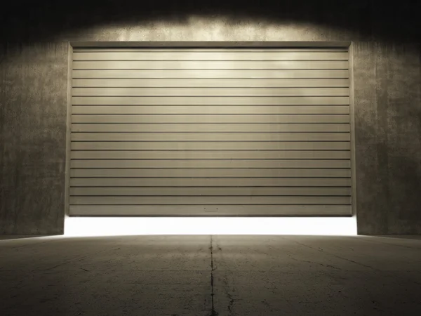 Reflektor világítja meg a szutykos beton épület Jogdíjmentes Stock Fotók