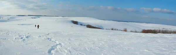 Hilking no inverno montanhas da Crimeia, Karabi plateu, Ucrânia — Fotografia de Stock