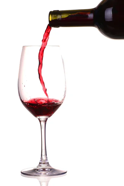 Copa y una botella de vino tinto — Foto de Stock