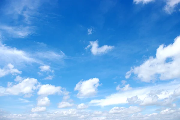 Weiße Wolken — Stockfoto