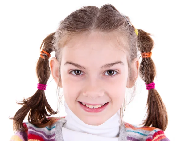 Портрет милой маленькой девочки, делающей смешное лицо — стоковое фото