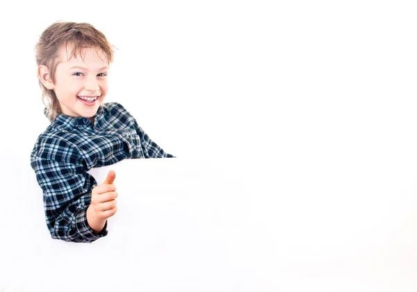 Πορτρέτο ενός ευτυχής μικρού αγοριού που κατέχουν έναν κενό πίνακα — Φωτογραφία Αρχείου