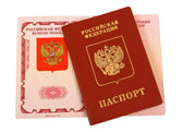 ruský pas na bílém pozadí