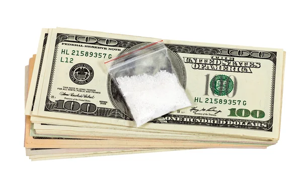 Paquete con droga contra los billetes de dólares estadounidenses —  Fotos de Stock