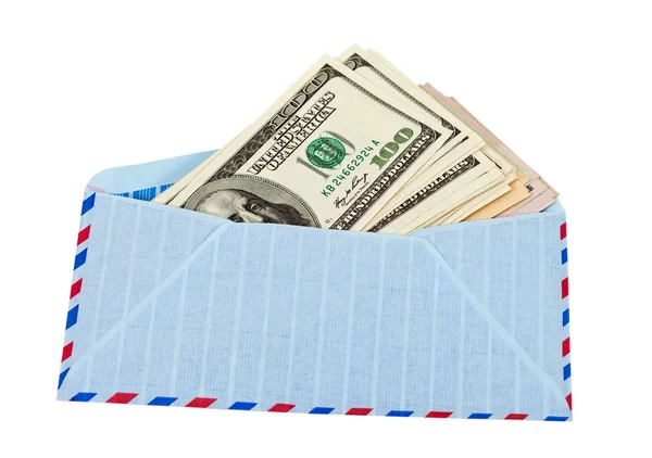 Dólares estadounidenses en sobre de correo aéreo aislado sobre fondo blanco . — Foto de Stock