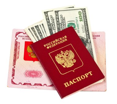 Rus pasaportu ve bize beyaz zemin üzerine izole dolar