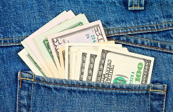 Americké dolary v zadní kapse džín — Stock fotografie