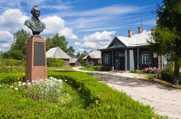 Monumento a Alexander Suvorov en la región de Novgorod, Rusia — Foto de Stock