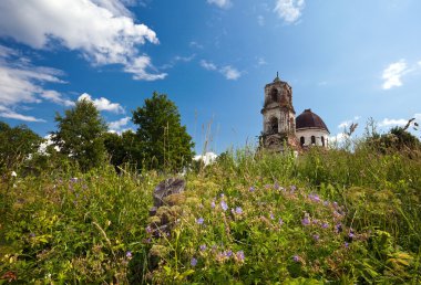 terk edilmiş kilisede novgorod bölgesi, Rusya, yatay yaz