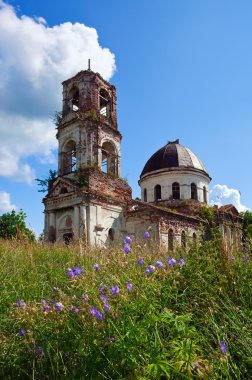 Novgorod bölgesinde terk edilmiş eski bir kilise, Rusya