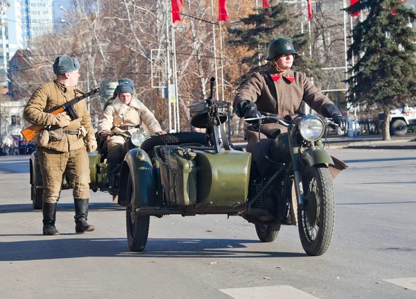 Samara, Rusko - 7. listopadu: staré vojenské motocykl v para — Stock fotografie