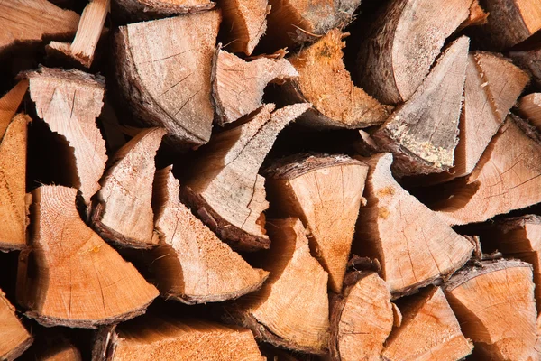 Brandhout gestapeld in een stapel — Stockfoto