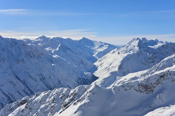 Montañas bajo la nieve en invierno. Alpes. Solden. Austria — Foto de Stock