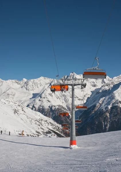 Wyciąg narciarski. Sölden. Austria — Zdjęcie stockowe