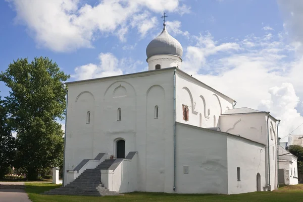 Kostel Nanebevzetí Panny Marie v tržišti, Jaroslavova soudu. — Stock fotografie