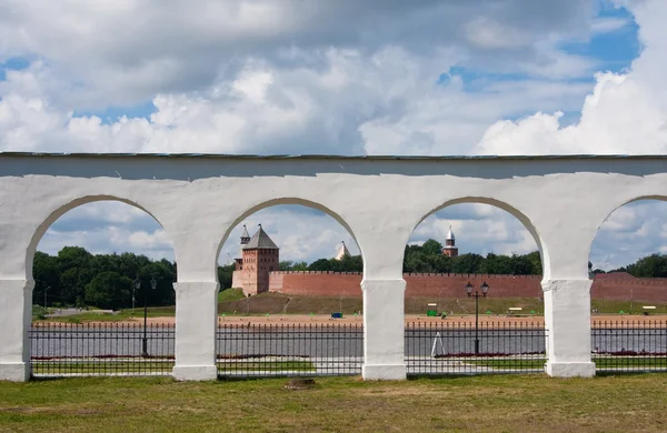 Il portico dello Jaroslav dvorische a Novgorod il Grande. Russ. — Foto Stock