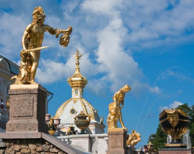 Pertergof, Saint-Petersburg, Rusya 'da büyük şelale.