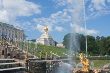 Pertergof, Saint-Petersburg, Rusya 'da büyük şelale.