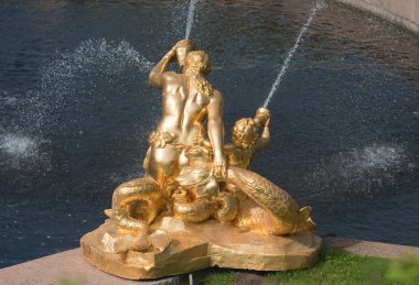 Peterhof. alt park.fontan dağ. Rusya