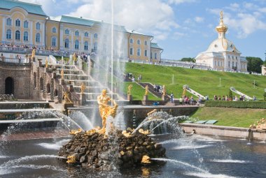 Pertergof, Saint-Petersburg, Rusya 'da büyük şelale.