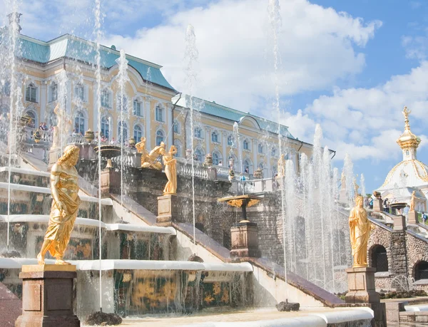Wielka kaskada w Pertergof, Petersburg, Rosja. — Zdjęcie stockowe