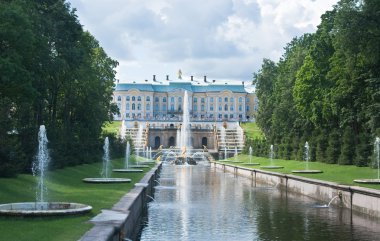 Pertergof, Saint-Petersburg, Rusya 'da büyük şelale.