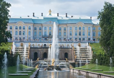 Pertergof, Saint-Petersburg, Rusya 'da büyük şelale.