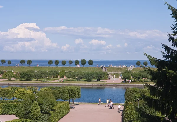 Jardin de Peterhof à Saint-Pétersbourg, Russie . — Photo