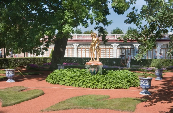 Zahrada monplaisir paláce. Peterhof. Saint-petersburg. Rusko — Stock fotografie
