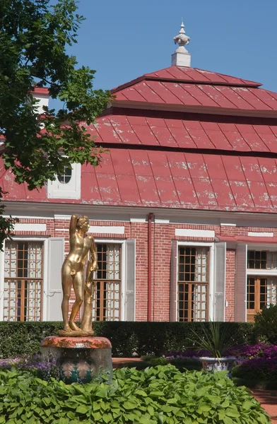 Monplaisir 정원 궁전입니다. 피터 호프입니다. 상트페테르부르크입니다. 러시아 — 스톡 사진