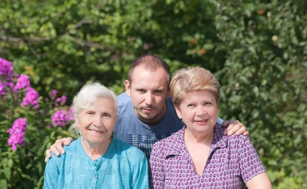 Familie in drei Generationen — Stockfoto