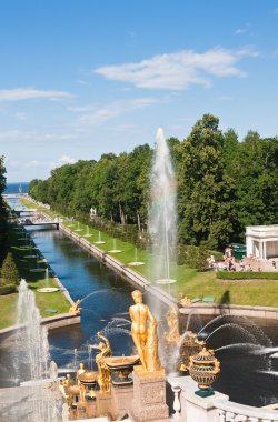 Pertergof, Saint-Petersburg, Rusya 'da büyük şelale.