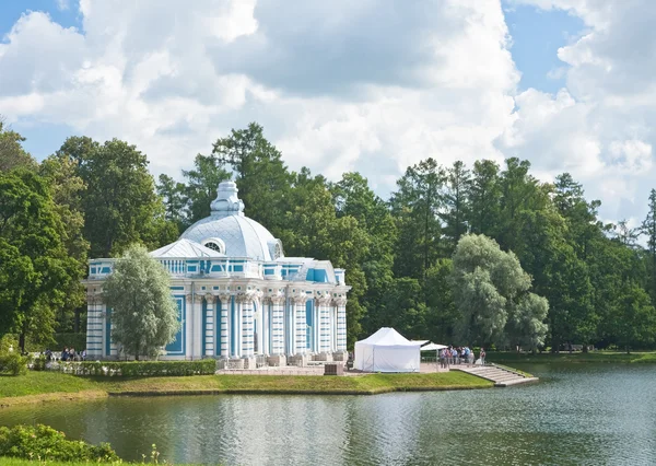 A Rússia. São Petersburgo. Tsarskoe Selo (Pushkin). Pavilhão "Gruta — Fotografia de Stock