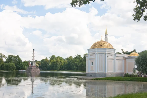Chesme Column and Pavilion "Turkish bath". Tsarskoye Selo (Pushk — Stock Photo, Image