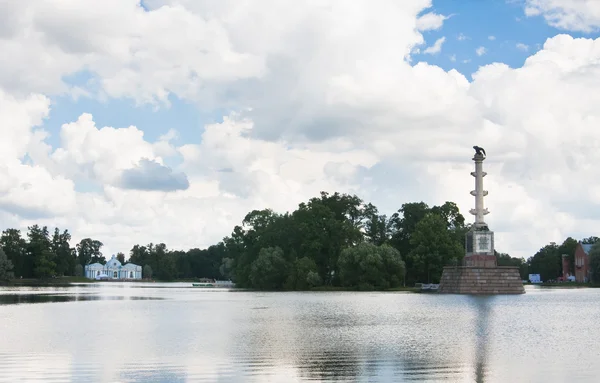 Coluna Chesme e Pavilhão "Gruta" em Tsarskoye Selo. St. Pet — Fotografia de Stock