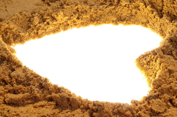 Silhuett av sanden i form av ett hjärta — Stockfoto
